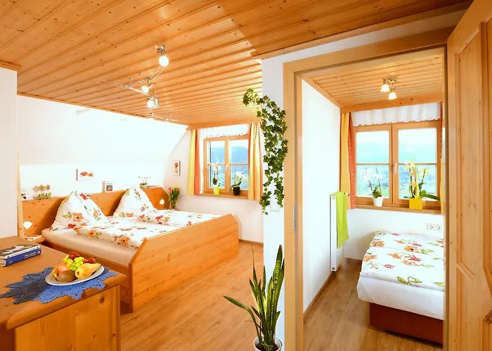 Huettstaedterhof Familie Poetsch مزرعة للإقامة آيغن إم إنشتال