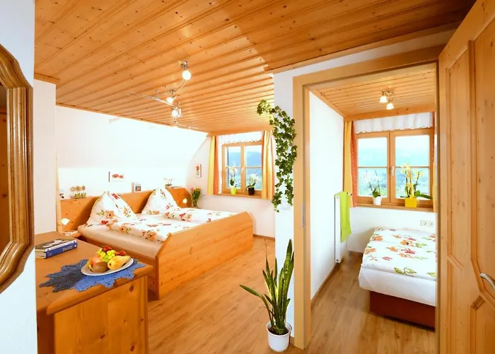 Huettstaedterhof Familie Poetsch مزرعة للإقامة آيغن إم إنشتال